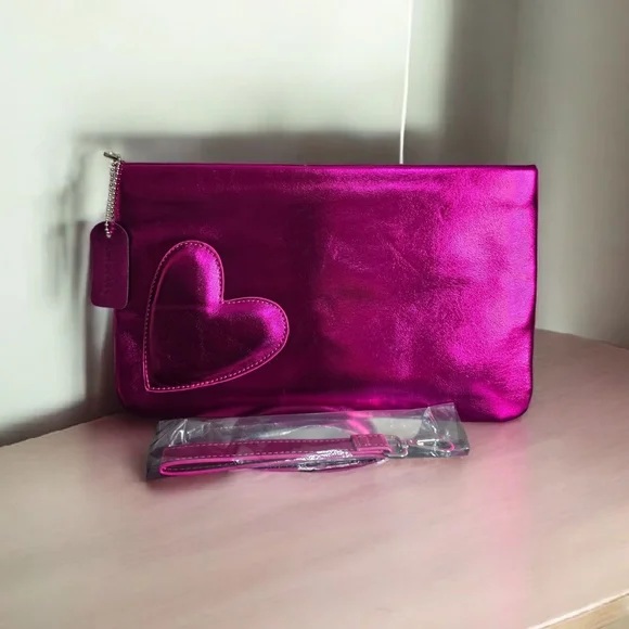 The Dylan Clutch - Puff Heart Design NWOT - Picture 3 of 9